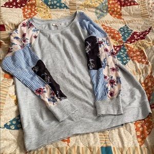 Super cute patchwork like sleeved top
